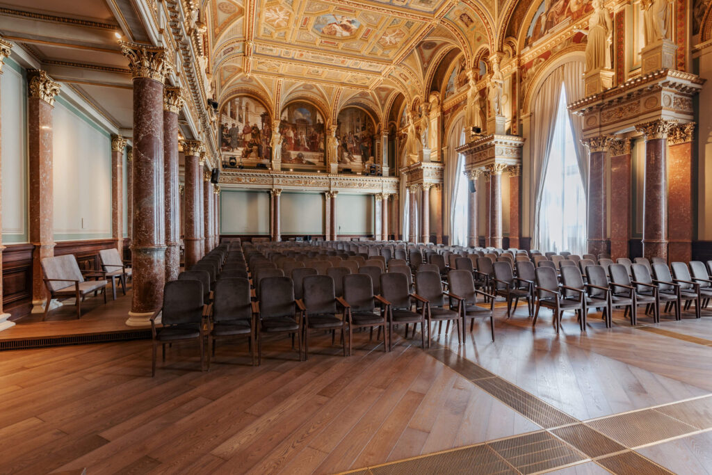 MTA Székház Díszterem széksor szemből