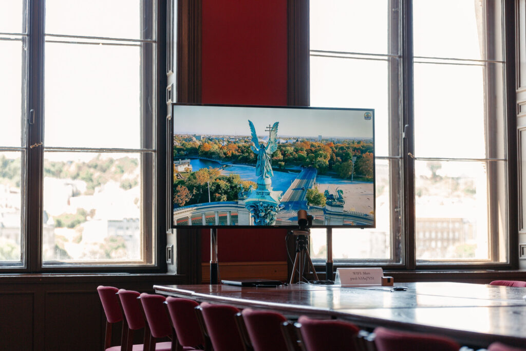 MTA Székház Képesterem TV és kilátás