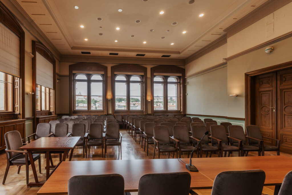 MTA Székház Kisterem előadói pulpitus